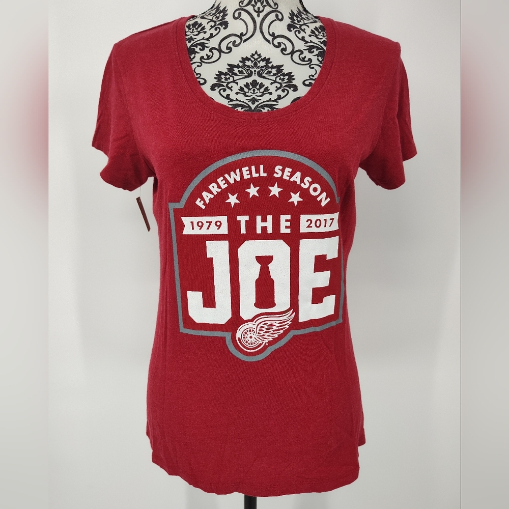 47 Red Farewell Season Graphic Women's Short Sleeve Tee Shirt Size Medium